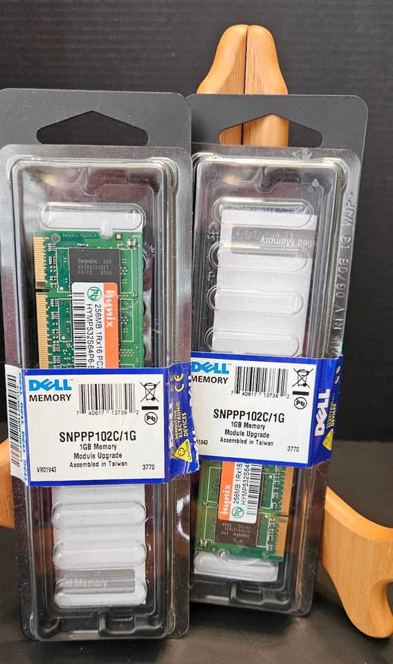 Juego de memoria Dell Hynix HYMP532S64P6-E3 AA 0525N (1 GB) 256 MB 1Rx16 PC2-3200S 2 OB Foto 1 de 3