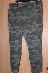 Universal Thread Women Camo Pants size 14/32 Woodland Camo Green - Picture 1 of 6