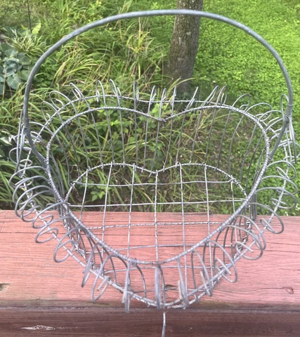 Vintage Rustic Metal Wire Handled Heart Footed Scrolled Egg Farmhouse Basket 14” Cover