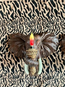 Design Toscano Elephant Sculptural Wall Sconce wired for electric light bulb - Picture 1 of 4