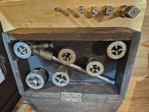 Toledo Pipe Threader And Pipe Taps And Vintage Box - Picture 1 of 10