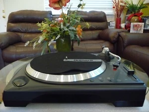 Numark Turntable TT-1625 - Picture 1 of 3