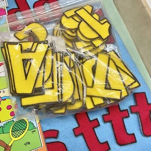 LOTE 272 Piezas Tablero de Fieltro Little Folk Visuales Letras Números Contando Matemáticas Niños Set - Imagen 1 de 12