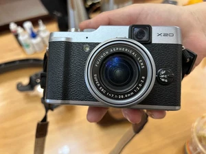FUJIFILM Fuji X Series X20 12.0MP Digital F2.0-2.8 lens Camera 4x optical zoom - Picture 1 of 12