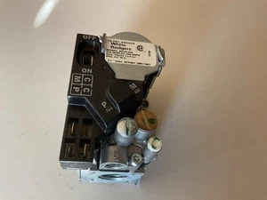 WHITE RODGERS 36G33-905 GAS VALVE - Picture 1 of 5