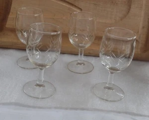 Wine Glasses Javit Crystal 1950's Rain Pattern Set of Four - Picture 1 of 3