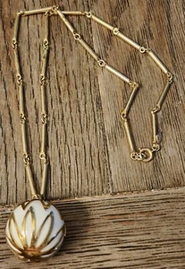 MCM 1962 SARAH COVENTRY "FASHION CIRCLE" LUCITE PENDANT NECKLACE 26" - Picture 1 of 13