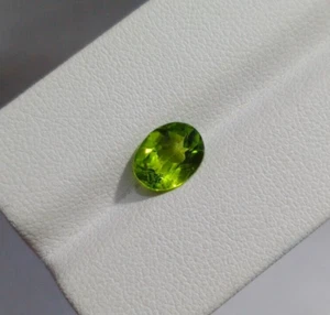 Piedra preciosa suelta de peridoto de color verde corte natural de 1,8 quilates de Pakistán - Imagen 1 de 17