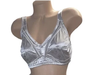 Gloria Vanderbilt Vintage Beige Shiny Satin Bra Womens 38D - Picture 1 of 8