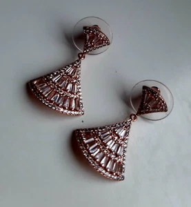 Rosévergoldete Messing Ohrhänger mit Zirkonia°. - Bild 1 von 2