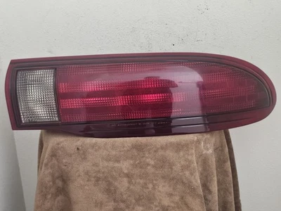 Правый задний фонарь 1993-1997 Pontiac Firebird - Изображение 1 из 4