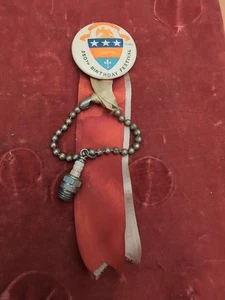 Botón de festival de cumpleaños 250 de Detroit con dije de bujía - Imagen 1 de 1