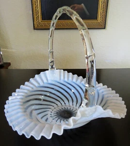 VINTAGE GROSSER FRANZÖSISCHER GLASKORB FENTON OPALISIEREND SPIRALOPTIK RÜSCHENRAND - Bild 1 von 8