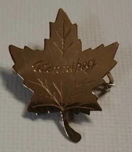 Vintage Anstecknadel Hut - Winnipeg beschriftet auf einer Ahornblatt geformten Anstecknadel  - Bild 1 von 1