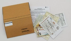 Carpeta de documentos en miniatura a escala 1:12 para casa de muñecas con 9 x certificados/documentos - Imagen 1 de 10