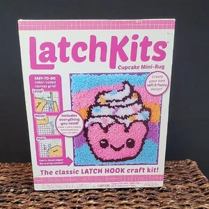 LATCHKITS Cupcake Mini-Teppich Bastelset #1803 (Neu im Karton) Alter 6+ - Bild 1 von 10