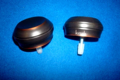 Acabados Rao de metal de diseño KIRSCH 2 piezas para poste de 1 3/8" 1831887 bronce frotado con aceite Foto 1 de 2