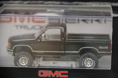M2 Machines 1:64 1998 GMC Sierra 1500 4X4 Model - Image 1 of 4