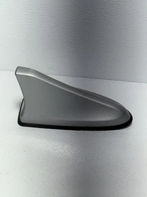 ANTENA RADIO TECHO ALETA TIBURÓN HYUNDAI ELANTRA 2022-2025 PLATA OEM Foto 1 de 4