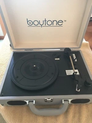 boytone Suitcase Turntable With USB Connectivity - Photo 1/4