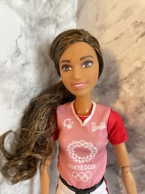 Barbie Articulada Tokio 2020 Juegos Olímpicos Softbol Niña Morena Muñeca Teresa Foto 1 de 4