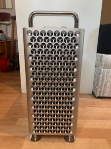Apple Mac Pro (2019) 8-Core Xeon 3,2 GHz 3 TB SSD 96 GB + UAD Card - Afbeelding 1 van 11