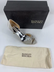 Badgley Mischka Jennifer Silver Satin Women’s Evening High Heels Pumps 9 Wedding - Picture 1 of 5