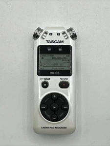 TASCAM DR-05 Stereo Handheld Digital Linear PCM Recorder. Powers Up - Picture 1 of 4