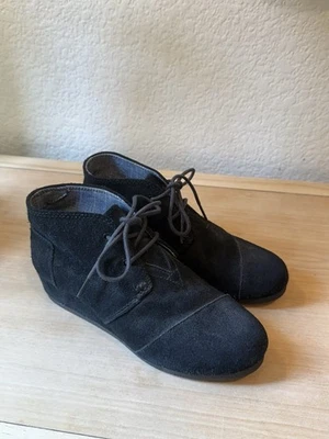 Botines de cuña con cordones de gamuza negros Tom’s Girls Foto 1 de 3