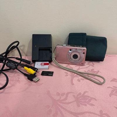 Sony Cyber Shot DSC W55 Digital Camera Pink 7.2 MP, Battery & Memory Stick - Image 1 of 4