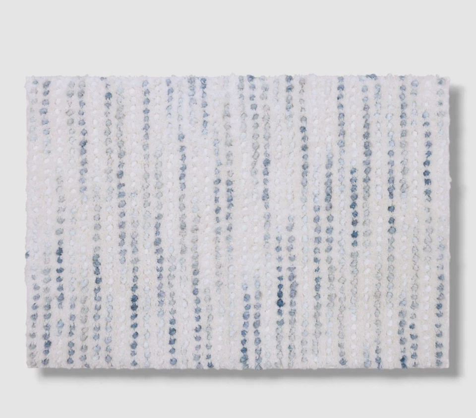 Alfombra de baño Charter Club blanca a rayas burbujas, 20" x 30" Foto 1 de 1