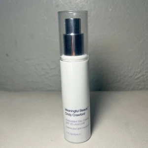Crema de día antioxidante Meaningful Beauty Cindy Crawford FPS 20 UVA UVB 1 FL OZ - Imagen 1 de 4