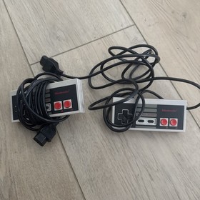 Lot of 2 Original NINTENDO NES Controllers NES-004 - OEM - Fast Shipping