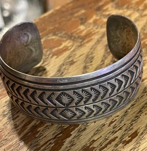 Beautiful deep stamped Sterling Native American bracelet,Free Shipping - Picture 1 of 6