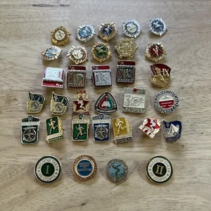 De colección 32 URSS Unión Soviética Rusa Militar Vestido Prendedores Medallas Deportivas. - Imagen 1 de 15