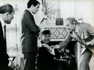 MICHEL SERRAULT UGO TOGNAZZI  LA CAGE AUX FOLLES II 1980 PHOTO ORIGINAL #3 - Picture 1 of 1