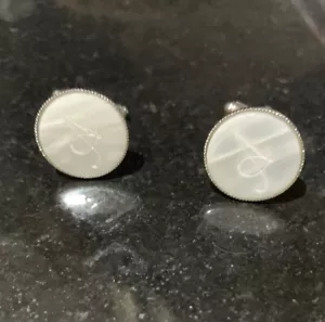 Gemelli uomo Acciaio e Madreperla con inciso A Larghezza cm. 1,9 Lunghezza cm. 2 - Foto 1 di 5