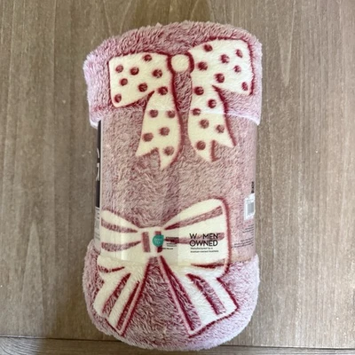 The Big One® Holiday Oversized Supersoft Plush Throw Blanket Red Bows NEW - Image 1 of 3