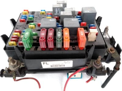 15328806-05 GMC 2000 2001 2002 Sierra Fuse Box Engine Bay 1500 2500 Yukon G44 - Image 1 of 4