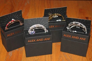 Alex y Ani HOLIDAY 2018 Christmas TREE Holly SNOWFLAKE Snowman BANGLE SET upic - Imagen 1 de 17