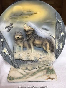 Sculpted Wolves on Resin Plate with Resin Plate Holder - Picture 1 of 4