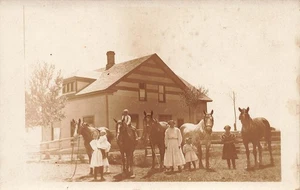 RPPC WOMAN AND CHILDREN WITH HORSES IN FRONT OF HOUSE c1910 POSTCARD 112225 U - Picture 1 of 4