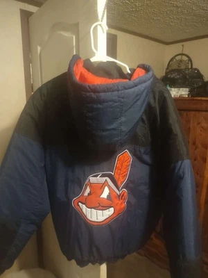 Auténtico abrigo acolchado de iniciación suéter con media cremallera. Talla Grande Vintage Cleveland OH Foto 1 de 4