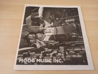Minimoog Voyager Product Catalog Anno 2002 - Originale Nuovo - Immagine 1 di 2