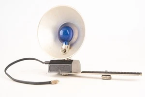 Kalart Vintage Photo Flash Unit with 5 Inch Reflector Bracket Cord and Bulb V15 - Picture 1 of 5