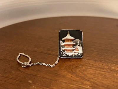 PAGODE DE PORCELANA VINTAGE TOSHIKANE EM ADERÊNCIA DE GRAVATA DE INVERNO - Imagem 1 de 3