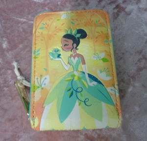 Cartera acordeón nueva con etiquetas Disney / Loungefly - Tiana - Princesa y rana - Imagen 1 de 3