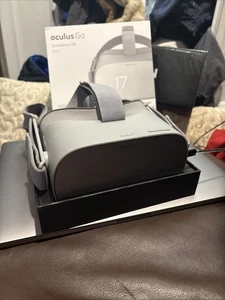 Oculus Go Virtual Reality Headset with Controller And Original Box - Picture 1 of 7