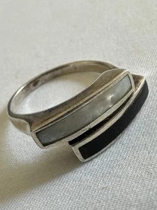 Anillo fino modernista de plata de ley 925 con incrustaciones de fregona y ónix negro desplazado talla 8,75 - Imagen 1 de 7