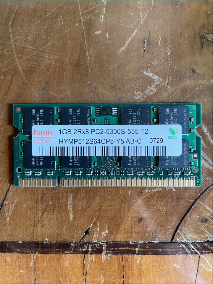 HYNIX 1 GB 5300S DDR2 666MHZ SODIMM 200 PIN RAM NOTEBOOK HP DELL VAIO MAC APPLE - Immagine 1 di 1